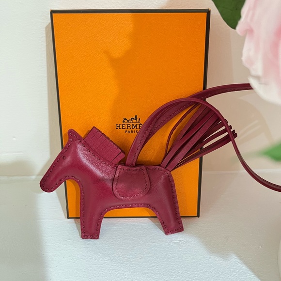 Authentic HERMÈS Rodeo Horse PM Rubis Ruby Gigri bag charm New in Box! - Picture 2 of 3
